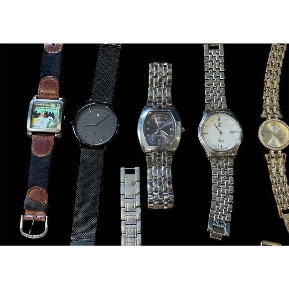Lot of 22 Wrist Watches Various Brands, Not working (Need Batteries) - Picture 10 of 13